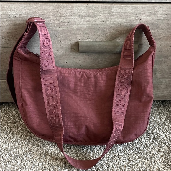 Baggu Women's Maroon Shoulder Bag - Picture 1 of 3